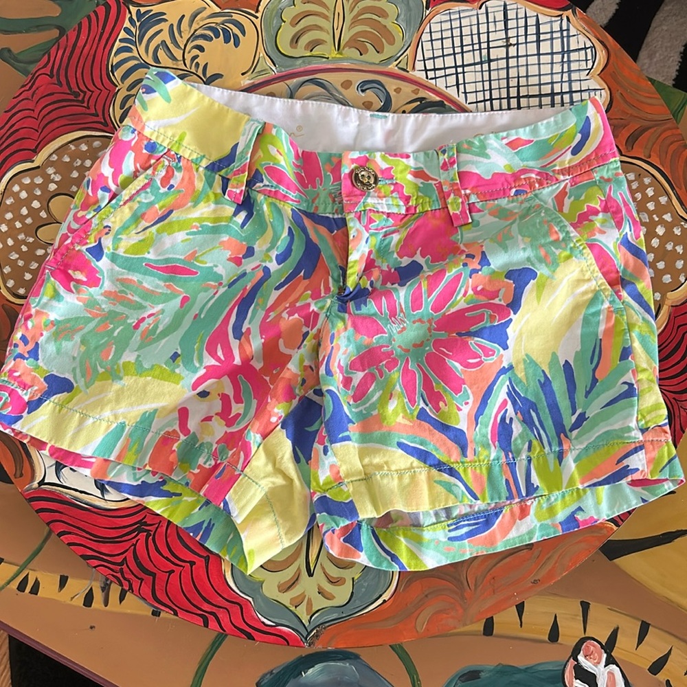 Colorful patterned shorts, size 0